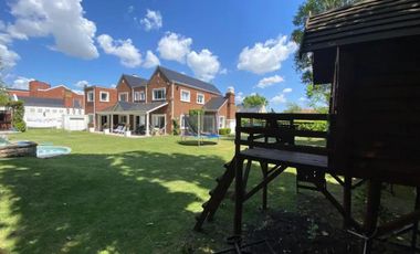 Venta. Chalet-Residencia de 7 ambientes en Barrio Los Troncos, Mar del Plata