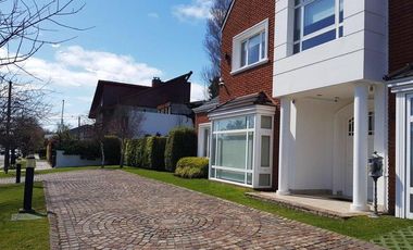 Venta. Chalet-Residencia de 7 ambientes en Barrio Los Troncos, Mar del Plata