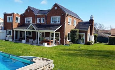 Venta. Chalet-Residencia de 7 ambientes en Barrio Los Troncos, Mar del Plata