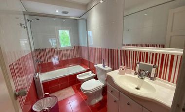 Venta. Chalet-Residencia de 7 ambientes en Barrio Los Troncos, Mar del Plata