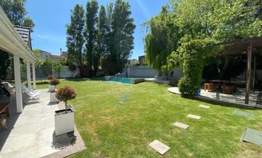 Venta. Chalet-Residencia de 7 ambientes en Barrio Los Troncos, Mar del Plata