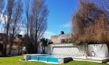 Venta. Chalet-Residencia de 7 ambientes en Barrio Los Troncos, Mar del Plata