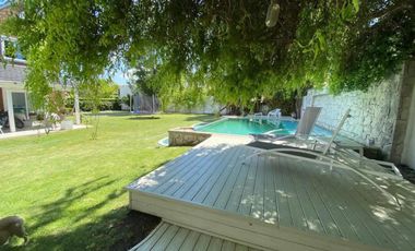 Venta. Chalet-Residencia de 7 ambientes en Barrio Los Troncos, Mar del Plata