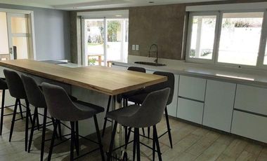 Venta. Chalet-Residencia de 7 ambientes en Barrio Los Troncos, Mar del Plata