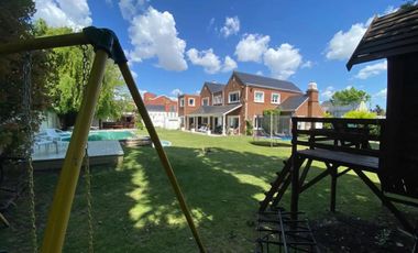Venta. Chalet-Residencia de 7 ambientes en Barrio Los Troncos, Mar del Plata