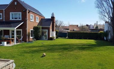 Venta. Chalet-Residencia de 7 ambientes en Barrio Los Troncos, Mar del Plata