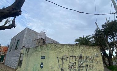 Casa cuatro ambientes con amplio fondo a la venta en Villa Dominico