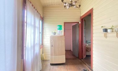 Casa cuatro ambientes con amplio fondo a la venta en Villa Dominico