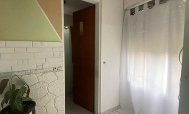 Casa cuatro ambientes con amplio fondo a la venta en Villa Dominico