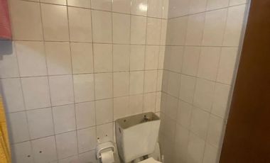 Casa cuatro ambientes con amplio fondo a la venta en Villa Dominico