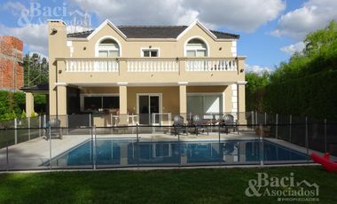 Casa - Tristan Suarez