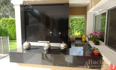 Casa - Tristan Suarez