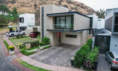Casa en Renta en Fraccionamiento La Rioja, Tlajomulco de Zúñiga, Jalisco*