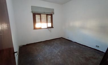 Venta de Casa en Remedios De Escalada 3 ambientes con Garaje