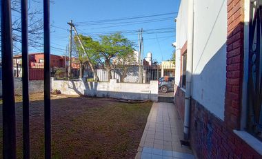 Venta de Casa en Remedios De Escalada 3 ambientes con Garaje
