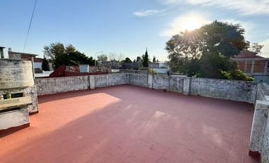 Venta de Casa en Remedios De Escalada 3 ambientes con Garaje