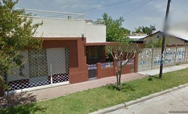 Casa en venta - 4 Dormitorios 2 Baños - Cochera - 207Mts2 - Quilmes