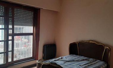 Casa en venta - 4 Dormitorios 2 Baños - Cochera - 207Mts2 - Quilmes