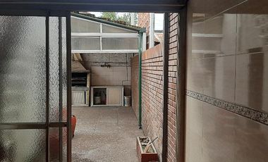 Casa en venta - 4 Dormitorios 2 Baños - Cochera - 207Mts2 - Quilmes