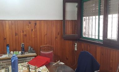 Casa en venta - 4 Dormitorios 2 Baños - Cochera - 207Mts2 - Quilmes