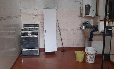 Casa en venta - 4 Dormitorios 2 Baños - Cochera - 207Mts2 - Quilmes