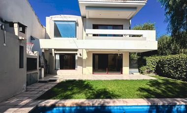 Casa en Dalvian 300 m2