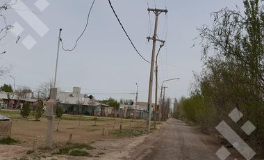 VENTA CASA (EN POZO) 2 DORMITORIOS EN Bº lOS SAUCES  EN POZO- FERNANDEZ ORO.