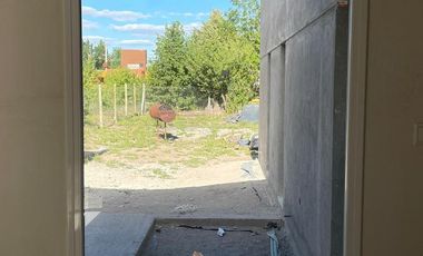 VENTA CASA (EN POZO) 2 DORMITORIOS EN Bº lOS SAUCES  EN POZO- FERNANDEZ ORO.