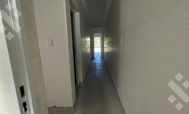 VENTA CASA (EN POZO) 2 DORMITORIOS EN Bº lOS SAUCES  EN POZO- FERNANDEZ ORO.