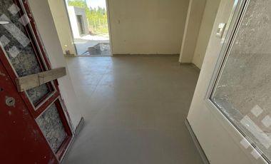 VENTA CASA (EN POZO) 2 DORMITORIOS EN Bº lOS SAUCES  EN POZO- FERNANDEZ ORO.