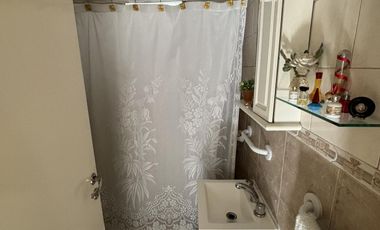 Casa en un planta, patio, terraza. Olivos.