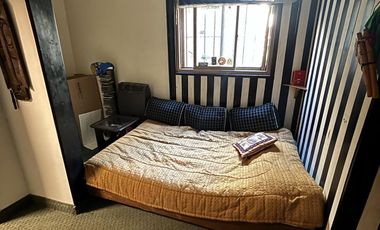 Casa en un planta, patio, terraza. Olivos.