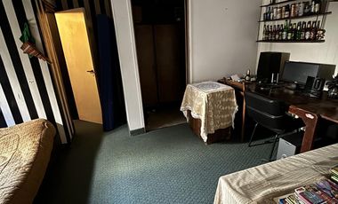 Casa en un planta, patio, terraza. Olivos.