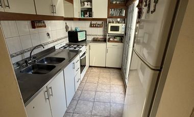 Casa en un planta, patio, terraza. Olivos.