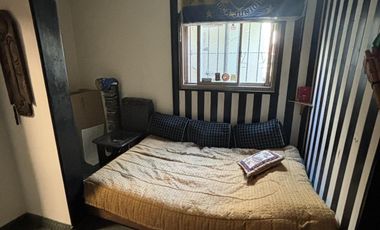 Casa en un planta, patio, terraza. Olivos.