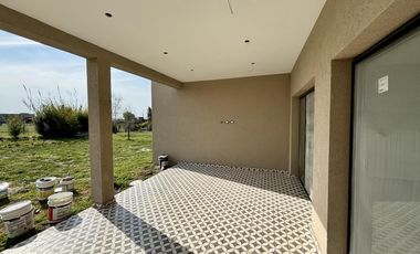 VENTA CASA EN SAN SEBASTIAN AREA 12 - 4 AMBIENTES