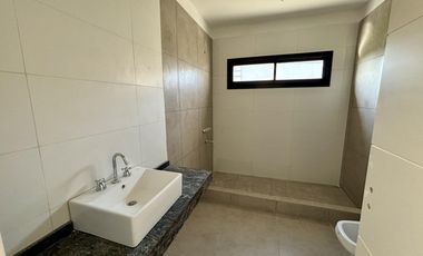 VENTA CASA EN SAN SEBASTIAN AREA 12 - 4 AMBIENTES