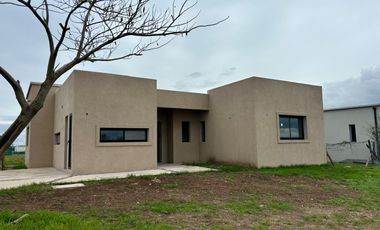 VENTA CASA EN SAN SEBASTIAN AREA 12 - 4 AMBIENTES