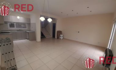 Vende Duplex en casco viejo de Centenario