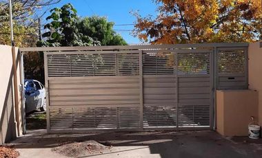 Vende Duplex en casco viejo de Centenario