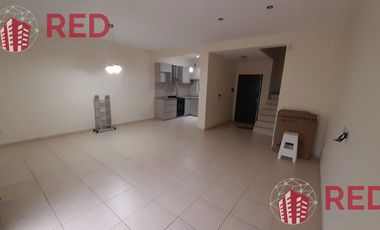 Vende Duplex en casco viejo de Centenario