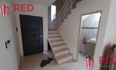 Vende Duplex en casco viejo de Centenario