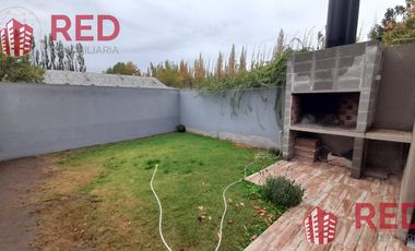 Vende Duplex en casco viejo de Centenario