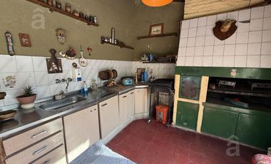 PH Tipo Casa en Planta Baja en Venta en Villa Ballester, con fondo, quincho, pileta.