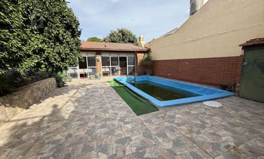 PH Tipo Casa en Planta Baja en Venta en Villa Ballester, con fondo, quincho, pileta.