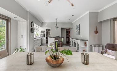 VENTA - Casa de 5 ambientes con jardín y pileta en BERNAL