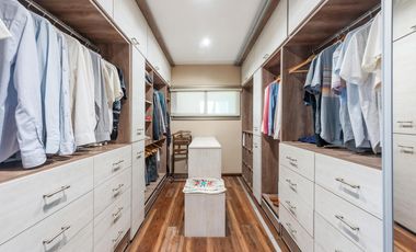 VENTA - Casa de 5 ambientes con jardín y pileta en BERNAL