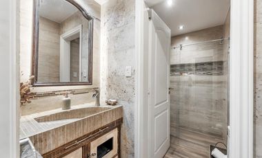 VENTA - Casa de 5 ambientes con jardín y pileta en BERNAL