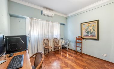 VENTA - Casa de 5 ambientes con jardín y pileta en BERNAL