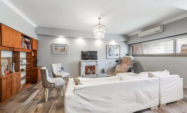 VENTA - Casa de 5 ambientes con jardín y pileta en BERNAL